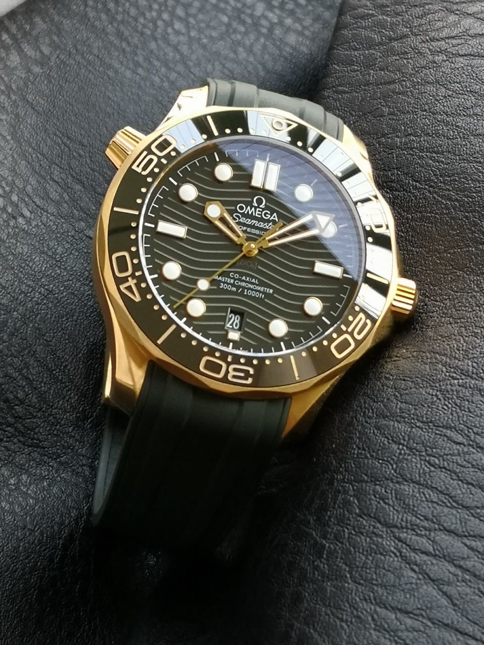 0me*ga Seamaster Diver 300 Dark Green 42Mm 21062422010001