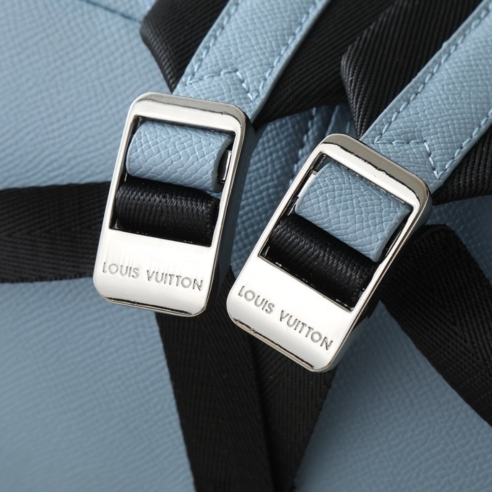 L0vis Vvtt0n Discovery Backpack PM Sky Blue 38Cm M14072
