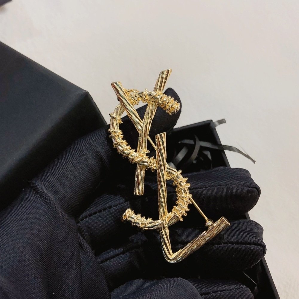 Sa1nt Lau*nt Y51 Brooch Gold