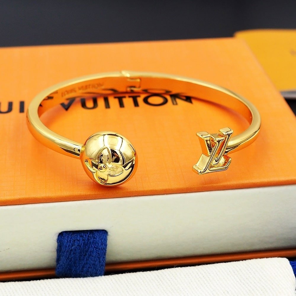 L0vis Vvtt0n Cuff Braclet Gold