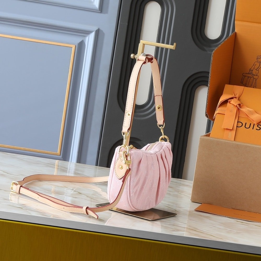 L0vis Vvtt0n Pochette Valley Bag Washed Pink 21Cm