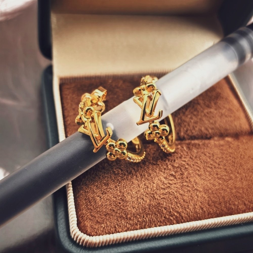 L0vis Vvtt0n Lv Iconic Earrings Gold M01841