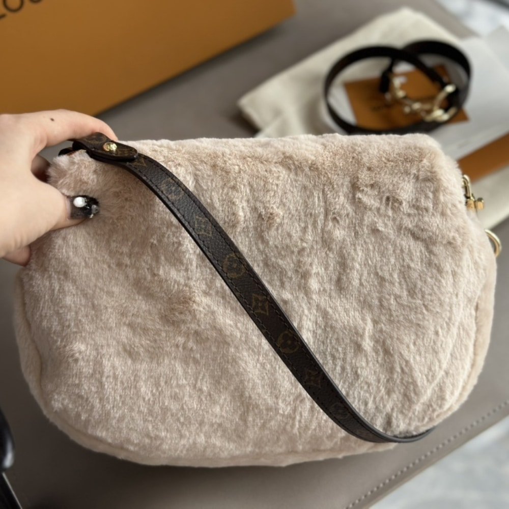 L0vis Vvtt0n Bag Ski Cozygram Sunset Bag Cream 27Cm M12097