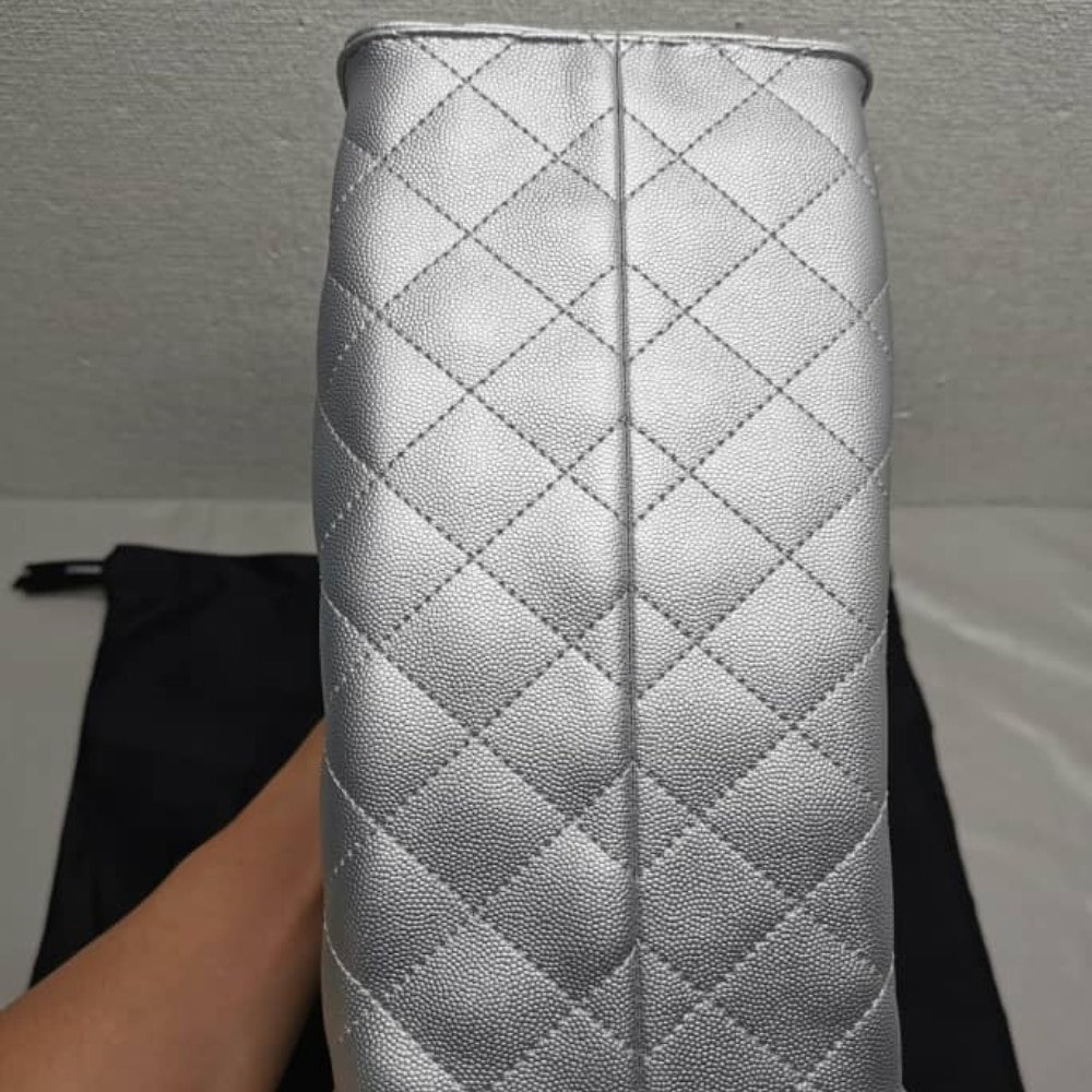 Ch**el 25 Small Handbag Metallic Grained And Gold Tone Metal Silver 26Cm As5293 B20405 Nzv67