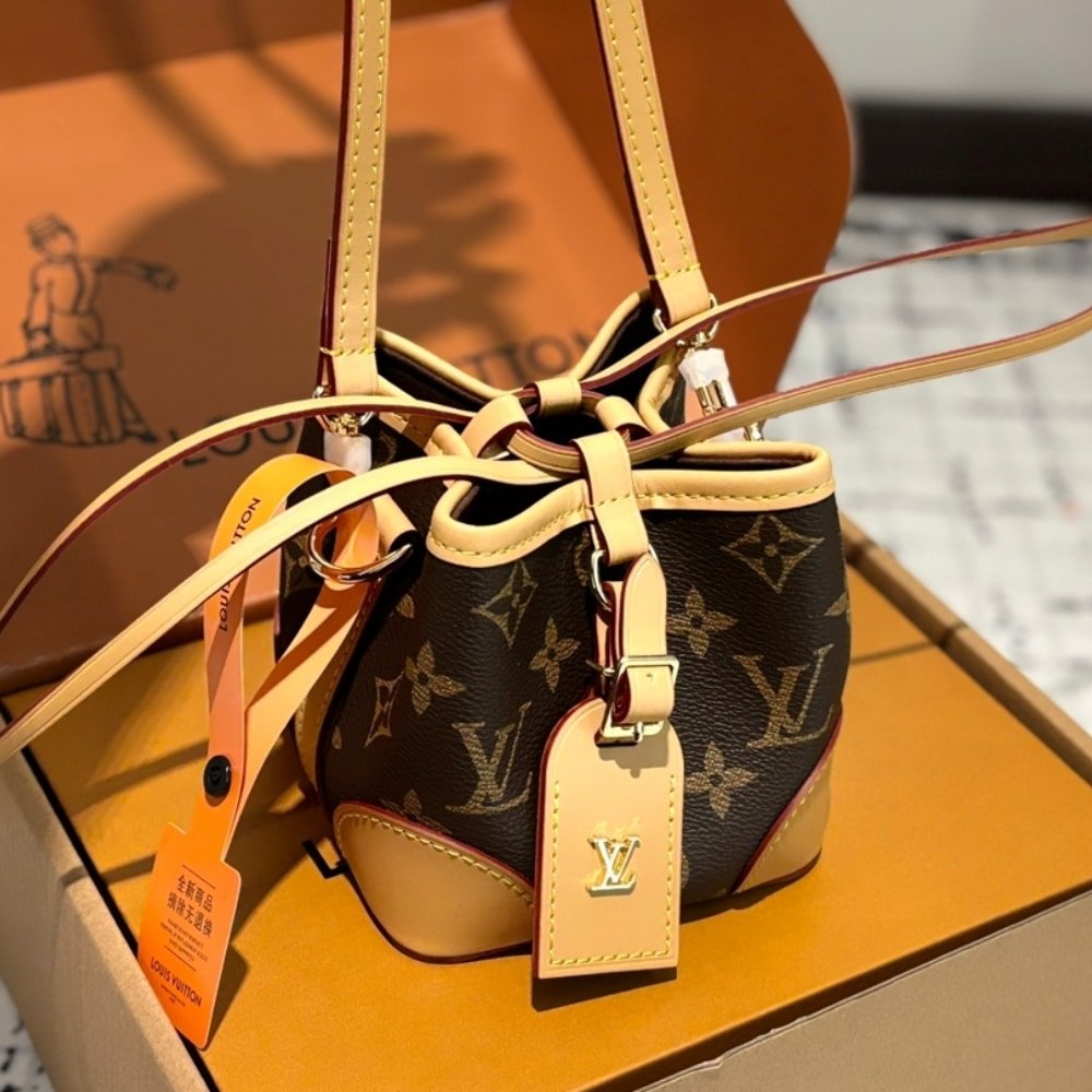 L0vis Vvtt0n Noé Purse Brown 11Cm M57099