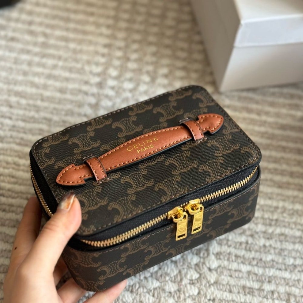 Ce1i*e Small Toiletry Case In Triomphe Canvas And Top Handle Bag 16Cm
