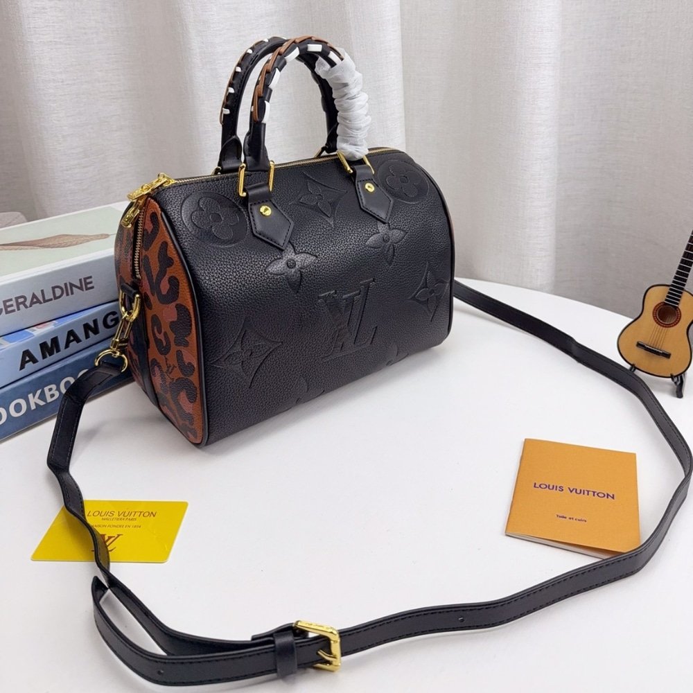 L0vis Vvtt0n Speedy Bandouliere Bag Wild At Heart Monogram Empreinte Giant Black 26Cm