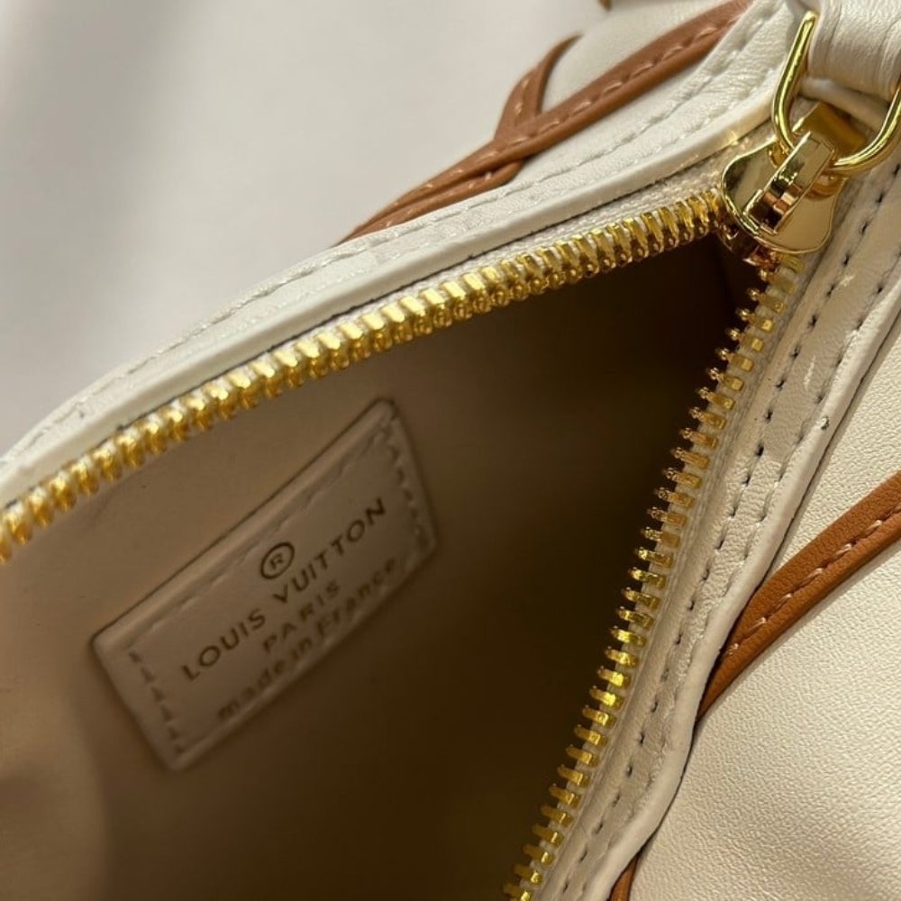 L0vis Vvtt0n Side Trunk PM Crème Beige 19Cm M25216