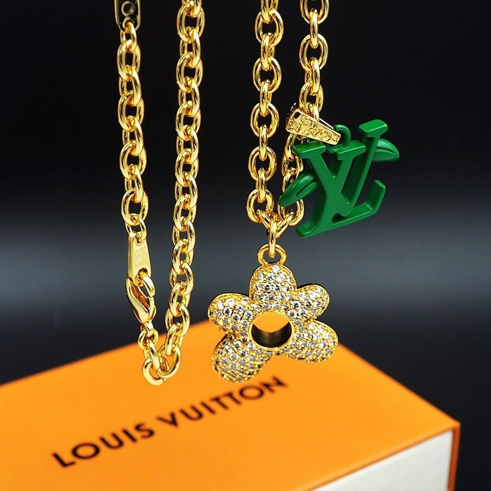 L0vis Vvtt0n Lv Blooming Necklace Gold With Green M01867
