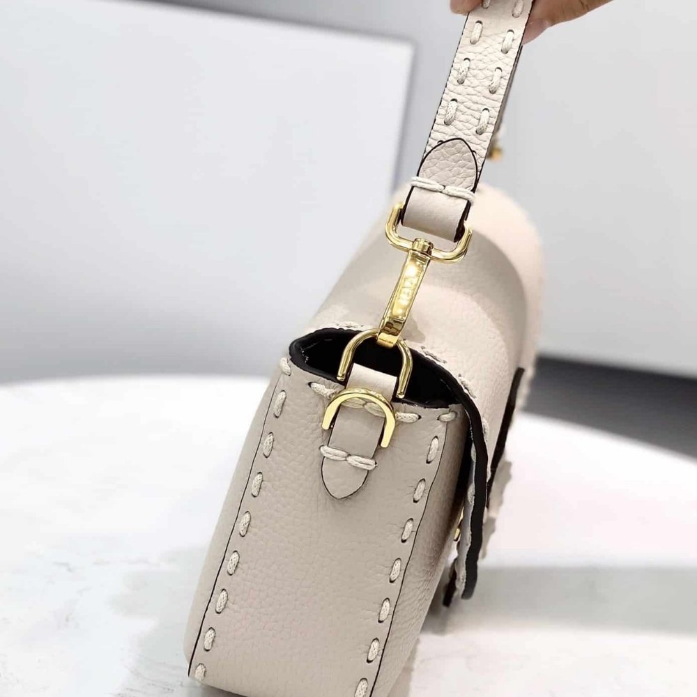 F**di Baguette White 27cm 8BR600AH95F0VWM