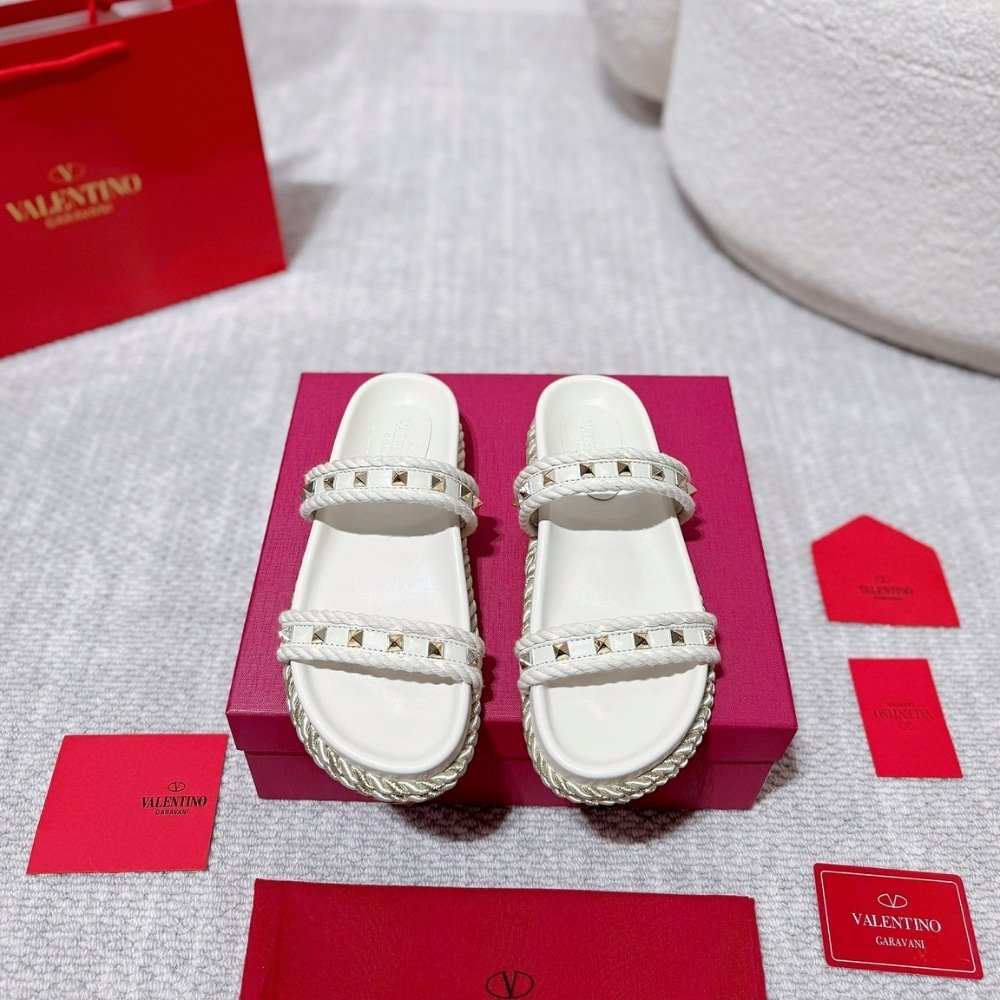 Va1e*ntin0 Garavani Rockstud Leather Espadrille Slide In White
