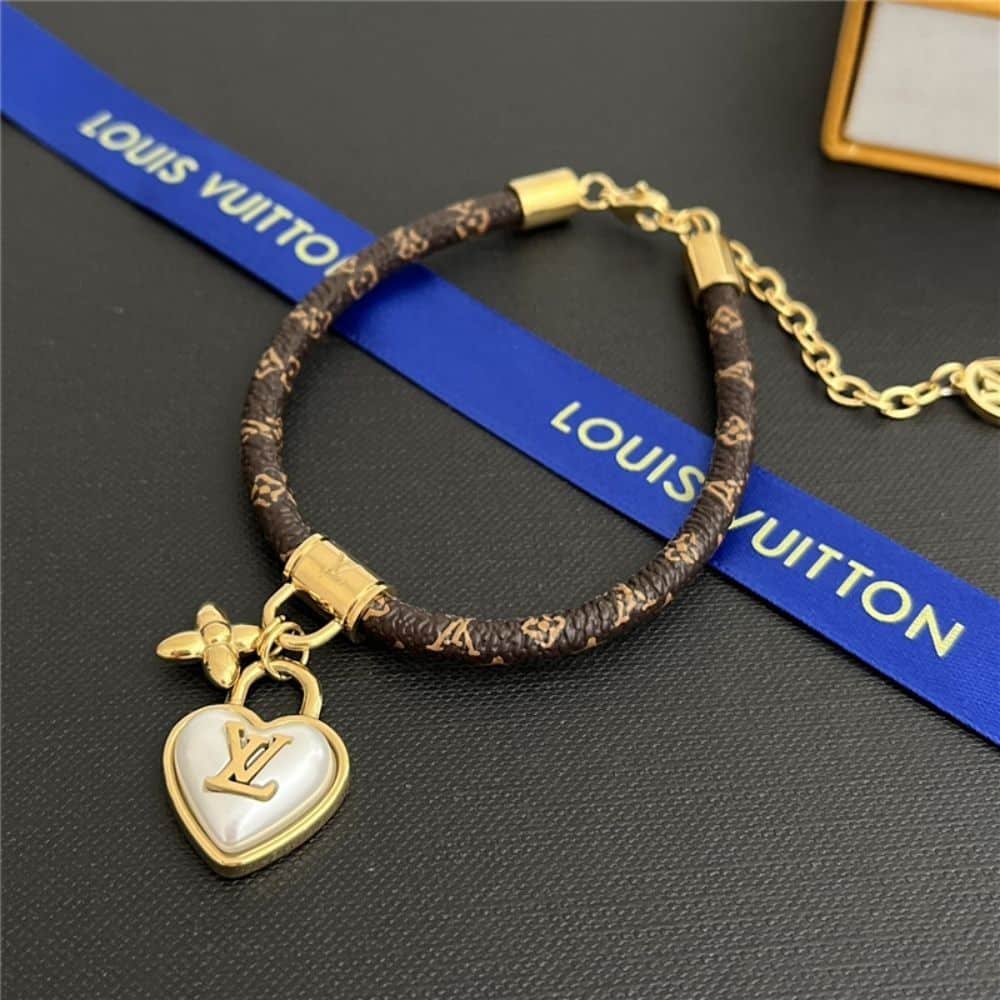 L0vis Vvtt0n Heart Padlock Bracelet M8413Z