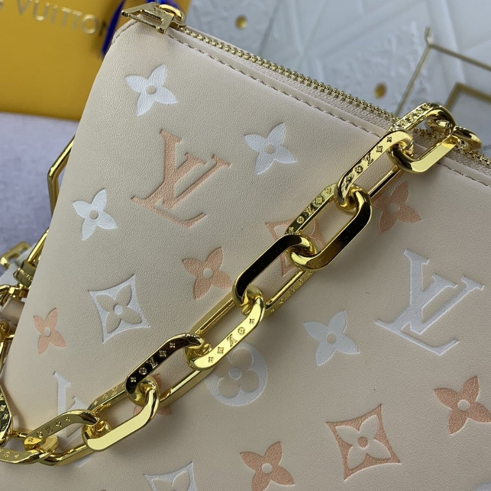 L0vis Vvtt0n Bolso Coussin PM Cream 26Cm M22398