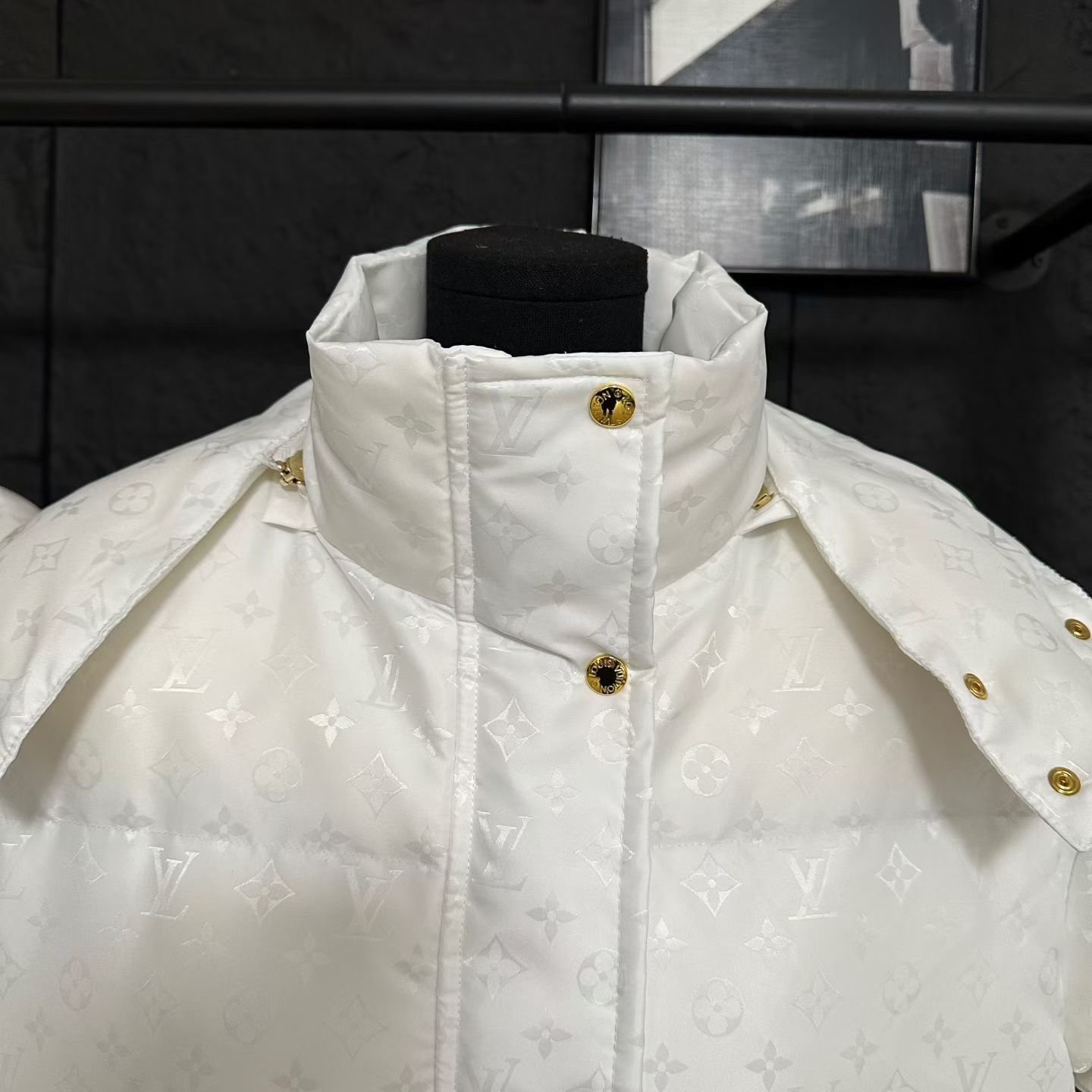 L0vis Vvtt0n Monogram Puffer Jacket White 1Agaws