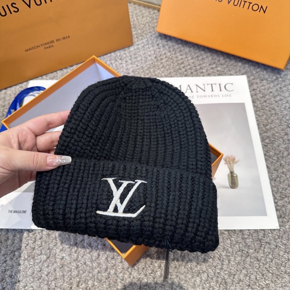 L0vis Vvtt0n Only Lv Beanie Black M77277