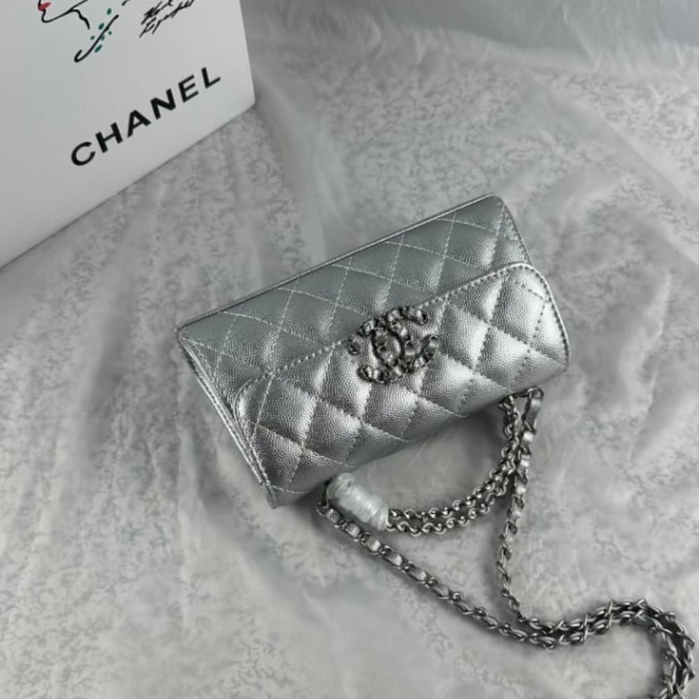 Ch**el 23P Clutch With Chain Bag Grained Leather Silver 18cm
