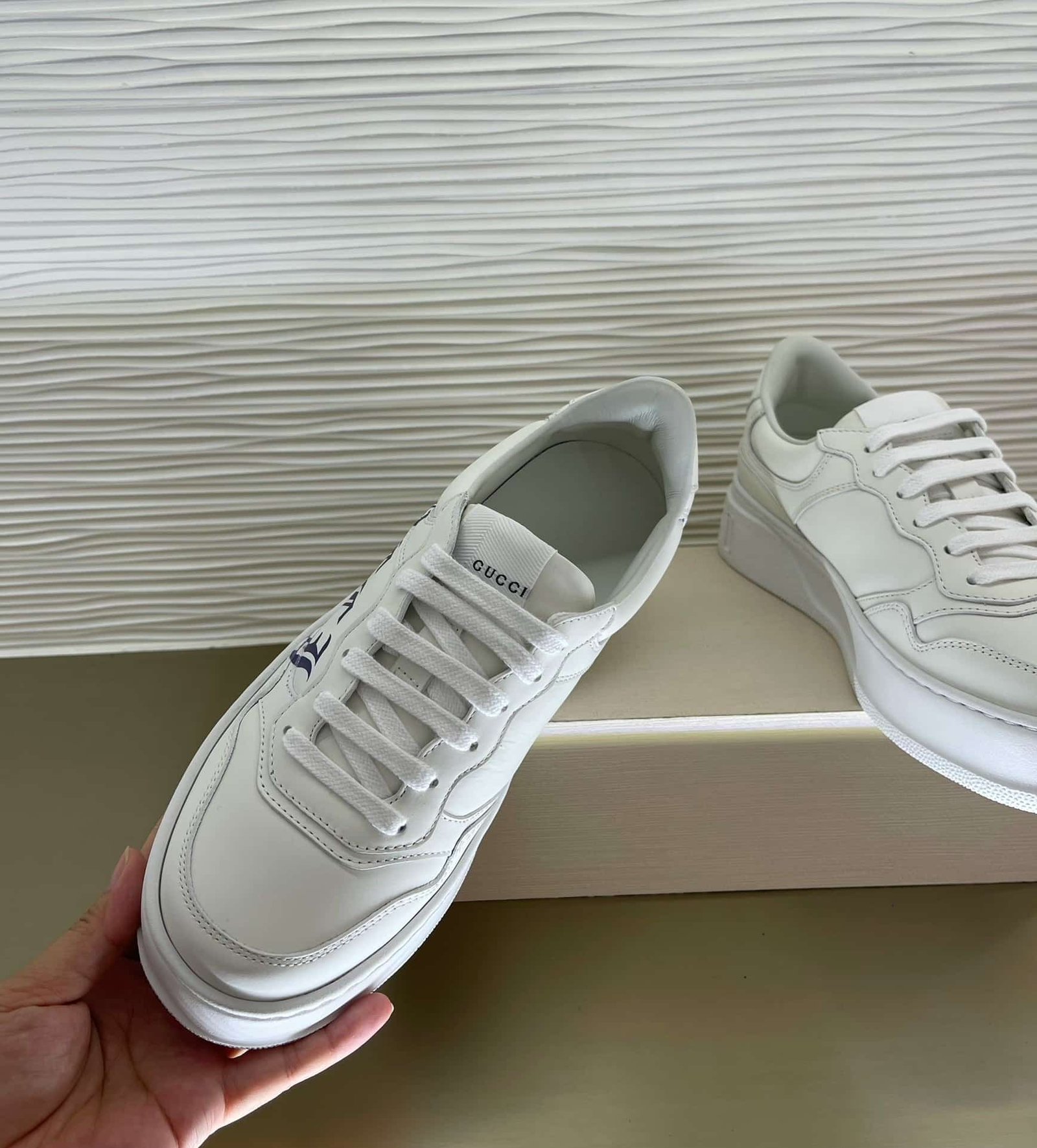 Gvc*1 Women’S Sneaker With Logo White 708267 Upg70 9000