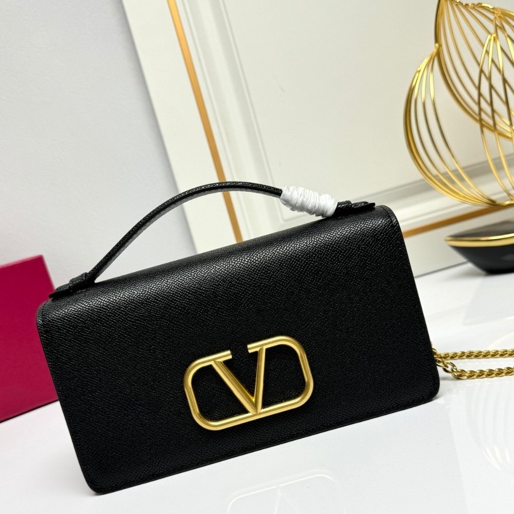 Va1e*ntin0 Garavani Vlogo Signature Grainy Wallet With Chain Black 22Cm