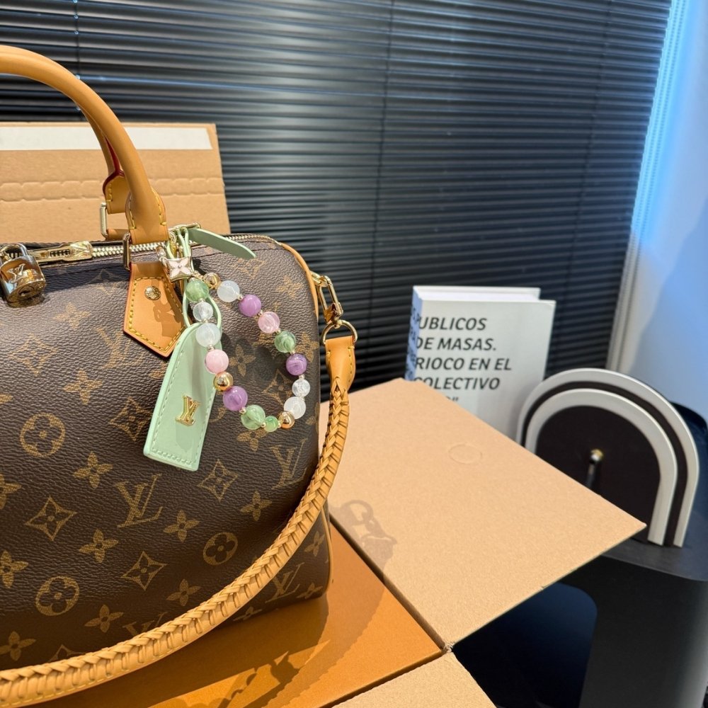 L0vis Vvtt0n Speedy Soft 30 Lucky Monogram 30Cm M15107