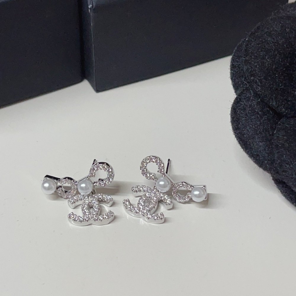 Ch**el Earings Pearly White And Crystal Silver Abf732 B20573 U0937
