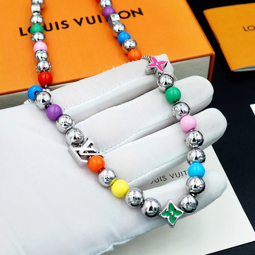 L0vis Vvtt0n Lv Candy Necklace M02729