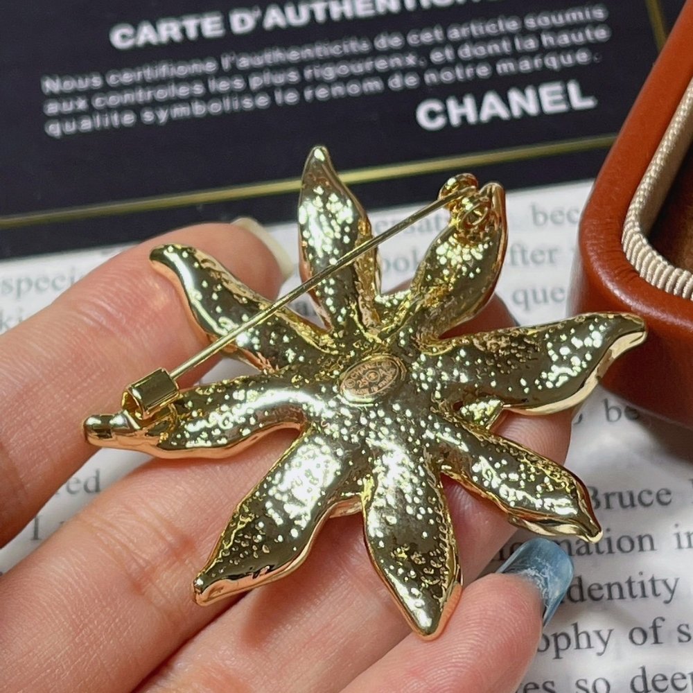 Ch**el Brooch Metal Gold And Crystal