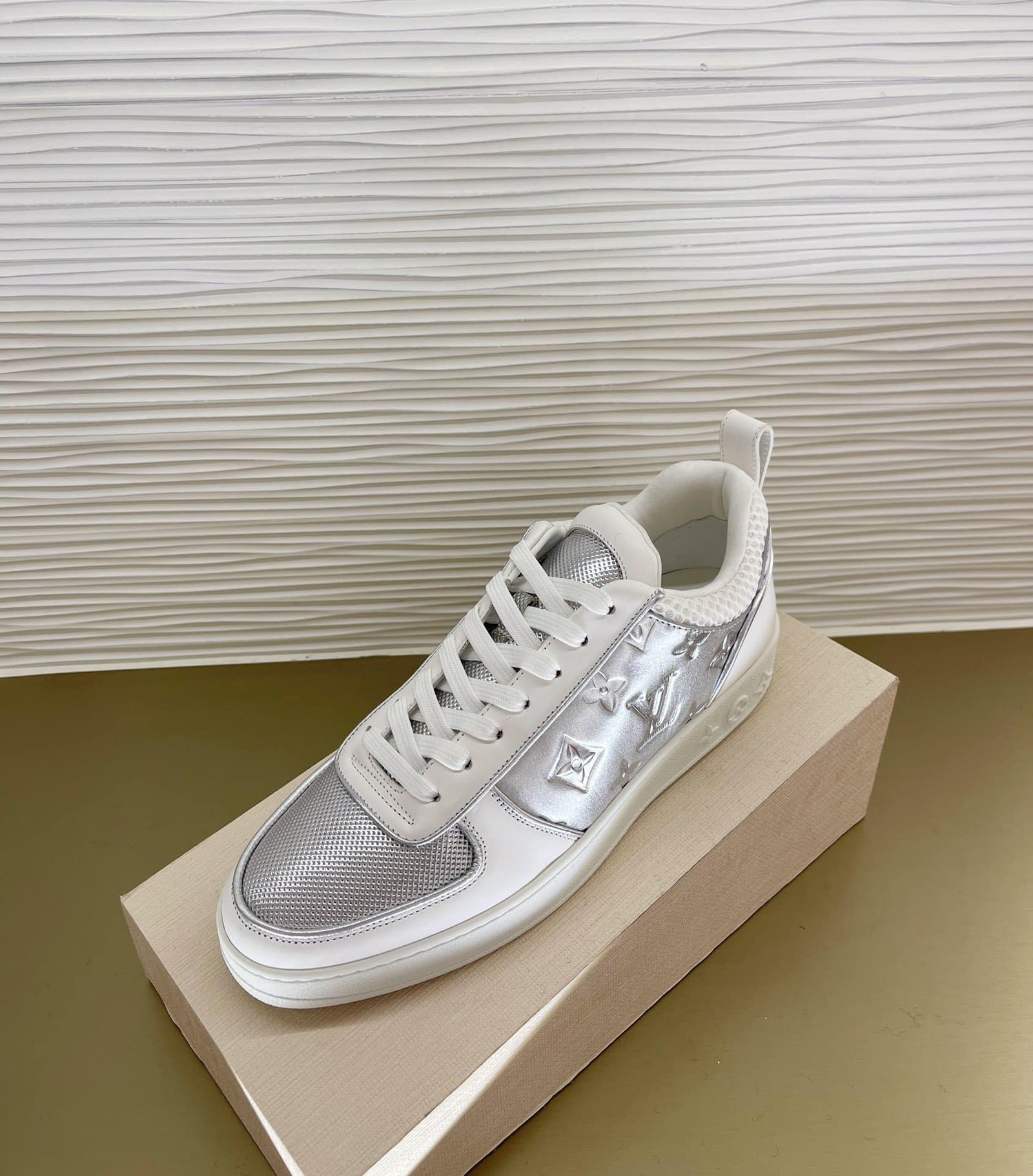 L0vis Vvtt0n Boombox Sneaker Sliver 1A969F