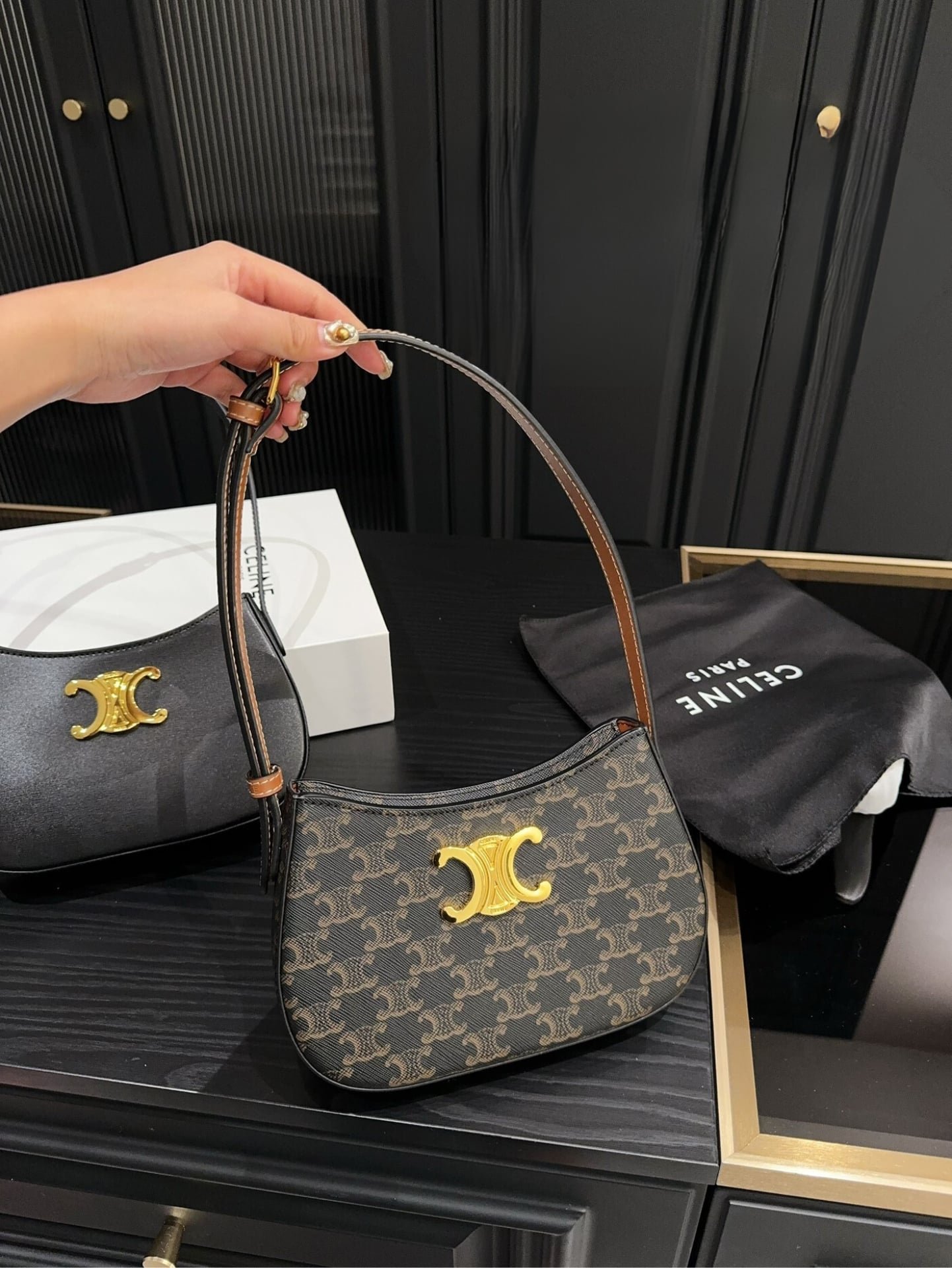 Ce1i*e Medium Tilly Bag In Triomphe Canvas And Calfskin Tan 21Cm 115702Cuz 04Lu