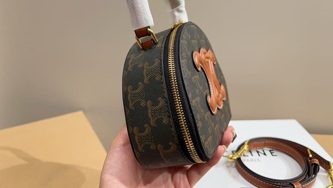 Ce1i*e Half Moon Case Cuir Triomphe In Triomphe Canvas And Calfskin Tan 18Cm 10K642Ecm 04Lu
