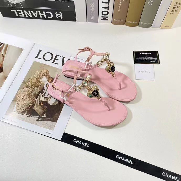 Ch**el Shiny Pearl Crystal Cc Heart Thong Sandals Light Pink