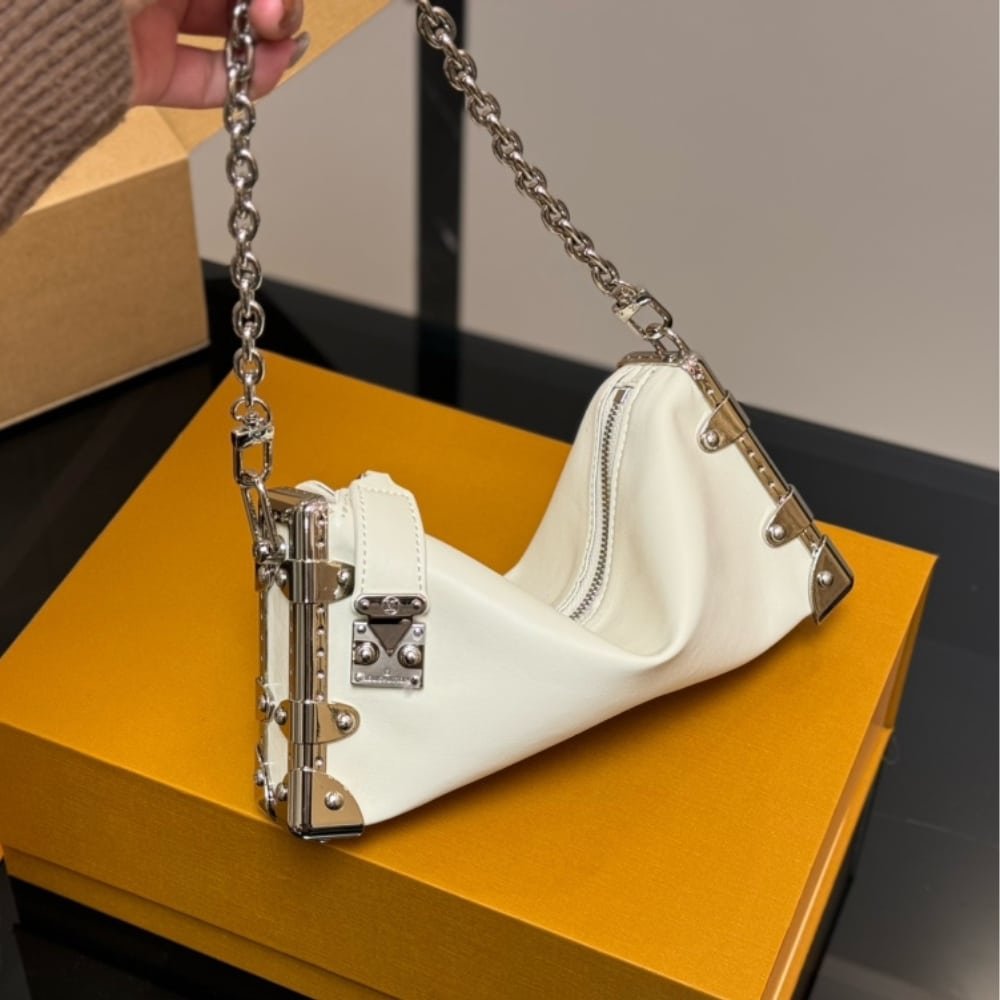 L0vis Vvtt0n Slim Trunk Bag White 23Cm