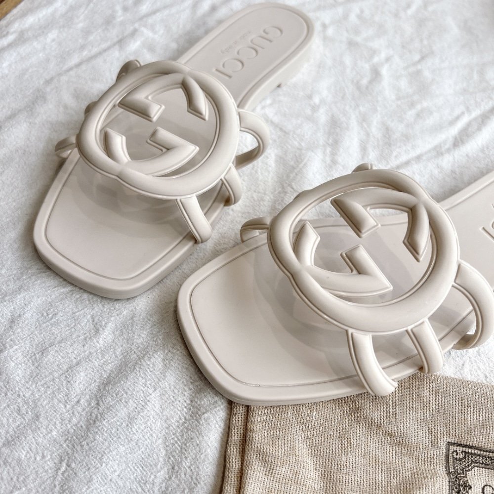 Gvc*1 Women’s Interlocking G Slide Sandal White 780307 J8700 9022