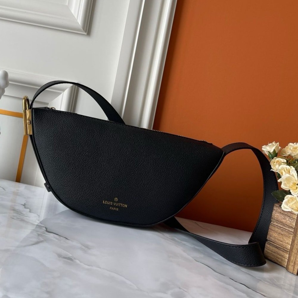 L0vis Vvtt0n Low Key Bumbag Black 28Cm M11429
