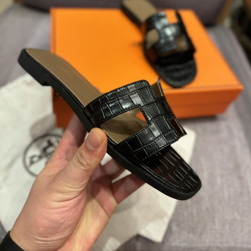 H**me5 Oran Sandal Alligator In Black H001089Z 01360