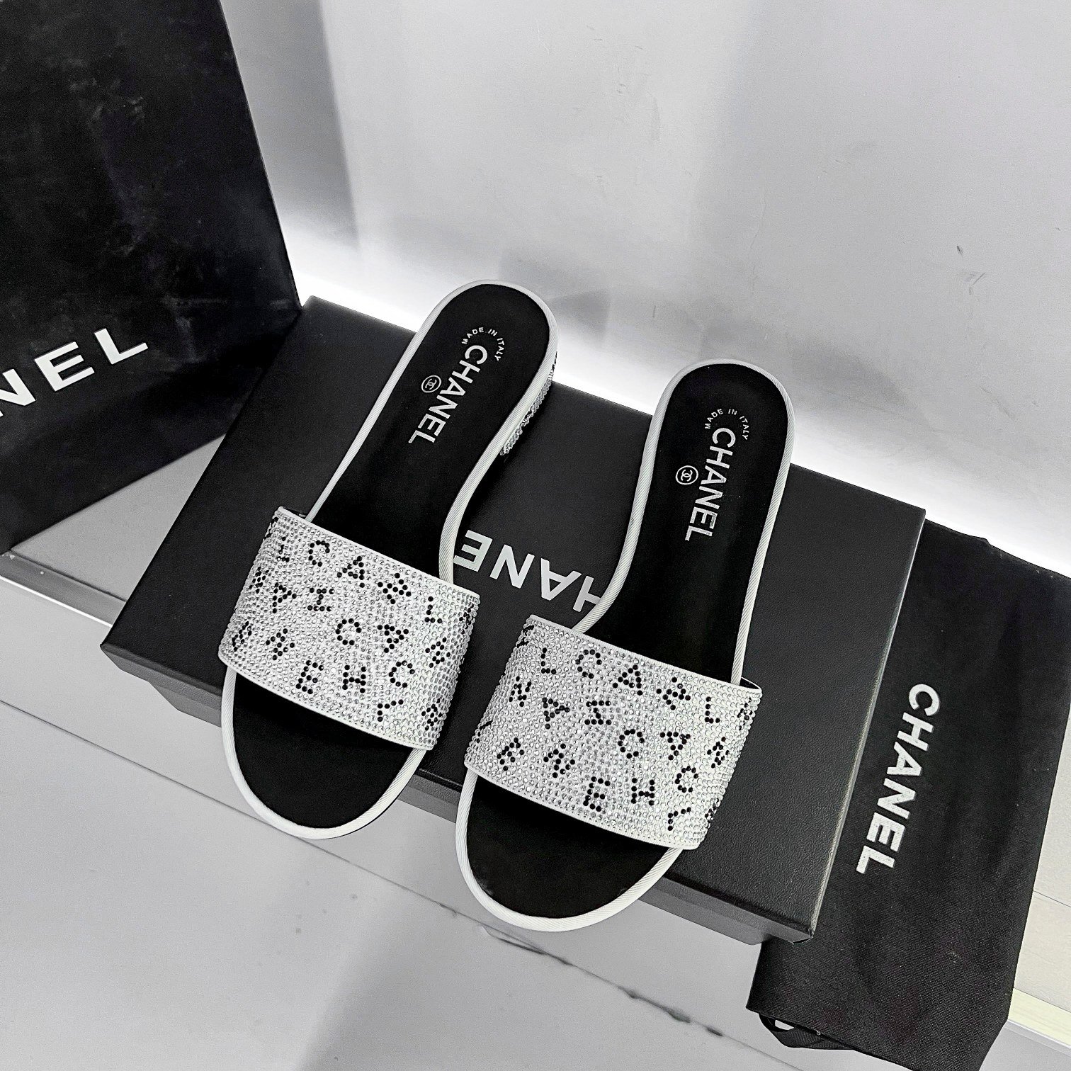 Ch**el 24P Beaded D1am0nd Logo Slippers Silver