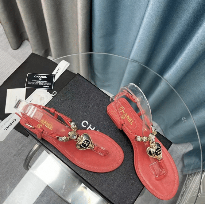 Ch**el Shiny Pearl Crystal Cc Heart Thong Sandals Red G39674 X01000 0S084