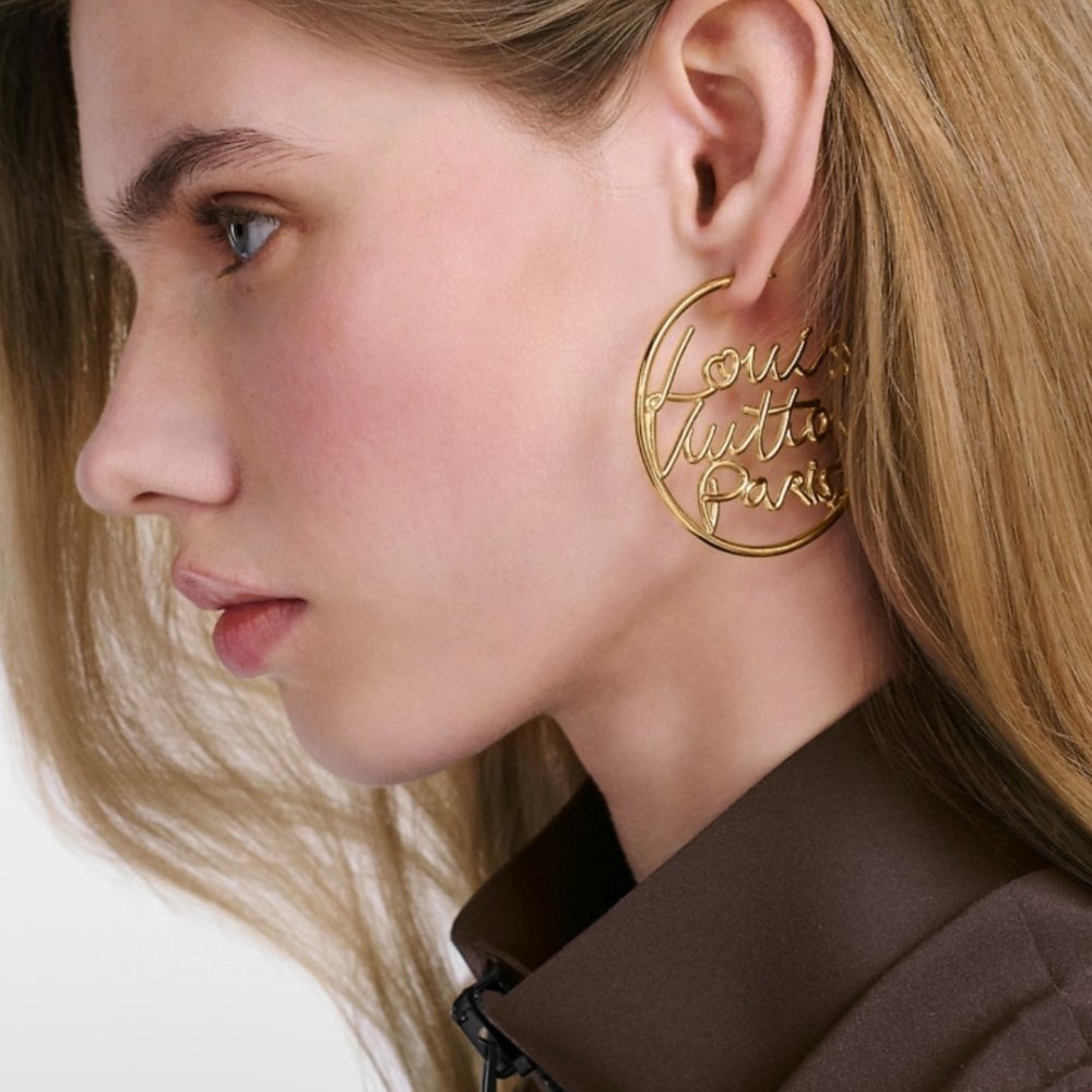 L0vis Vvtt0n Lv Script Earrings Gold M03239