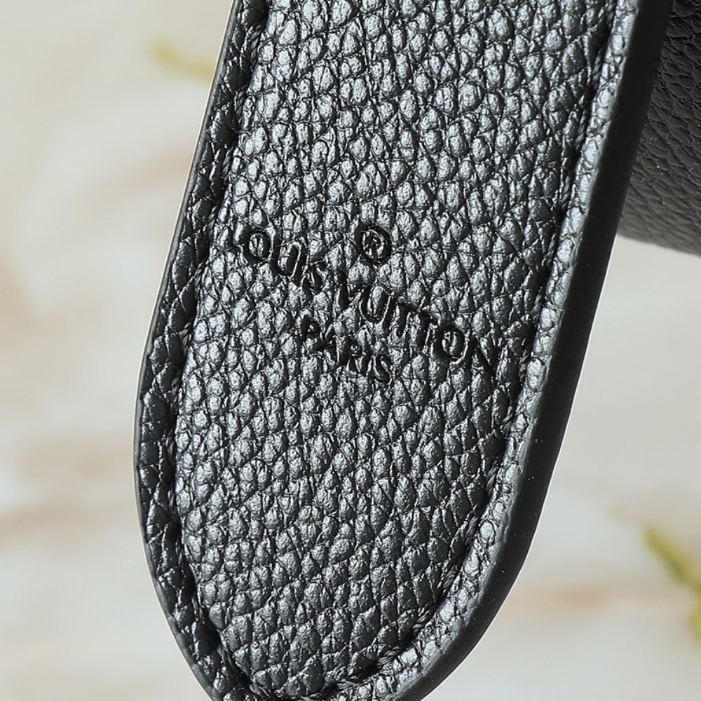 L0vis Vvtt0n Soft Twist Black 27Cm M24639