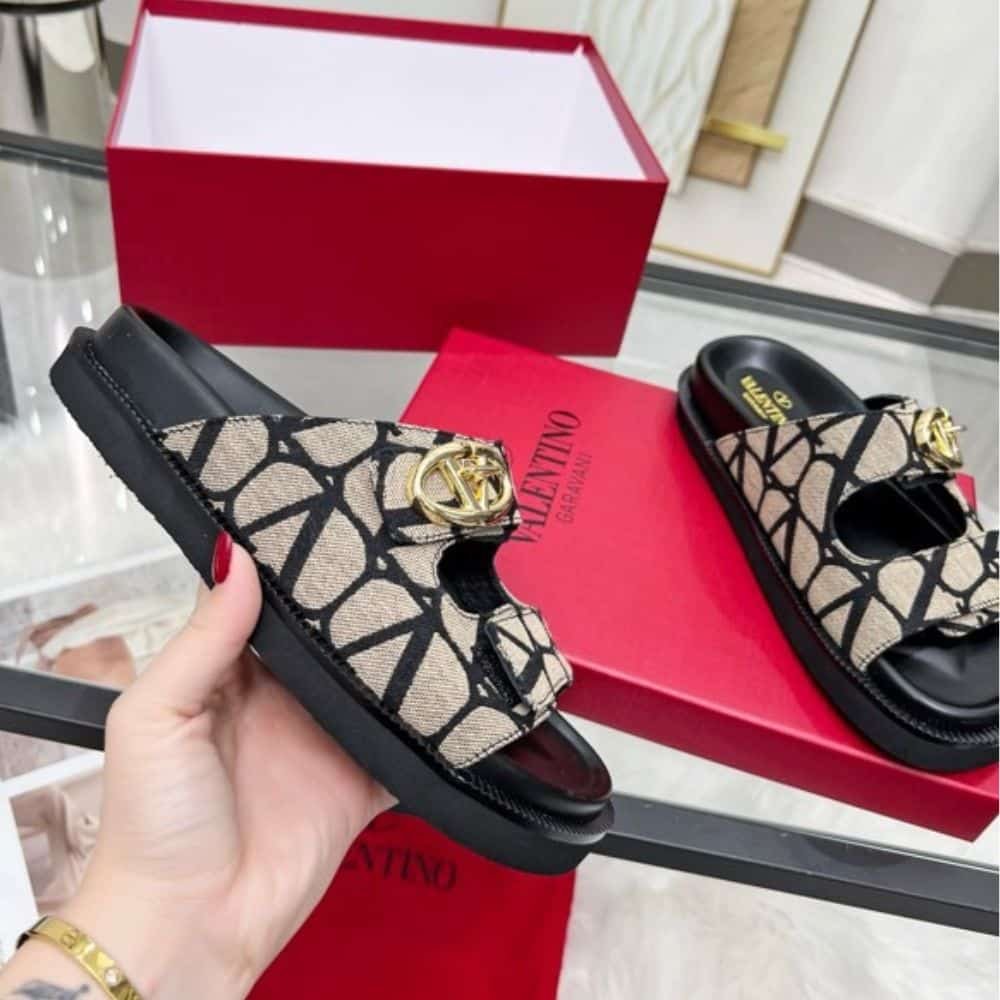 Va1e*ntin0 Garavani Vlogo Toile Iconographe Sandal Brown