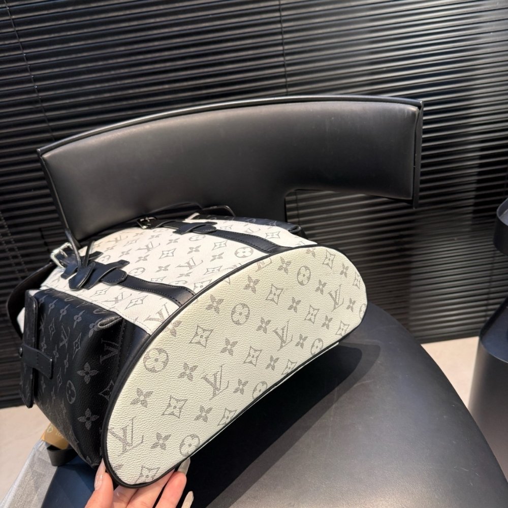 L0vis Vvtt0n Christopher PM Backpack Monogram Eclipse Black White 42Cm