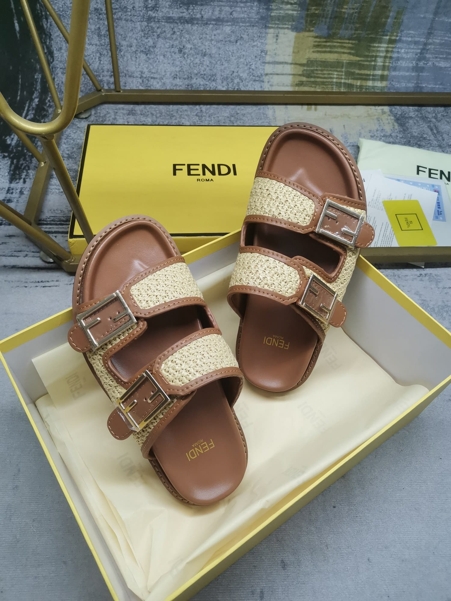 F**di Feel Leather Sandals Brown 8X8326Ao0Df1Lr0
