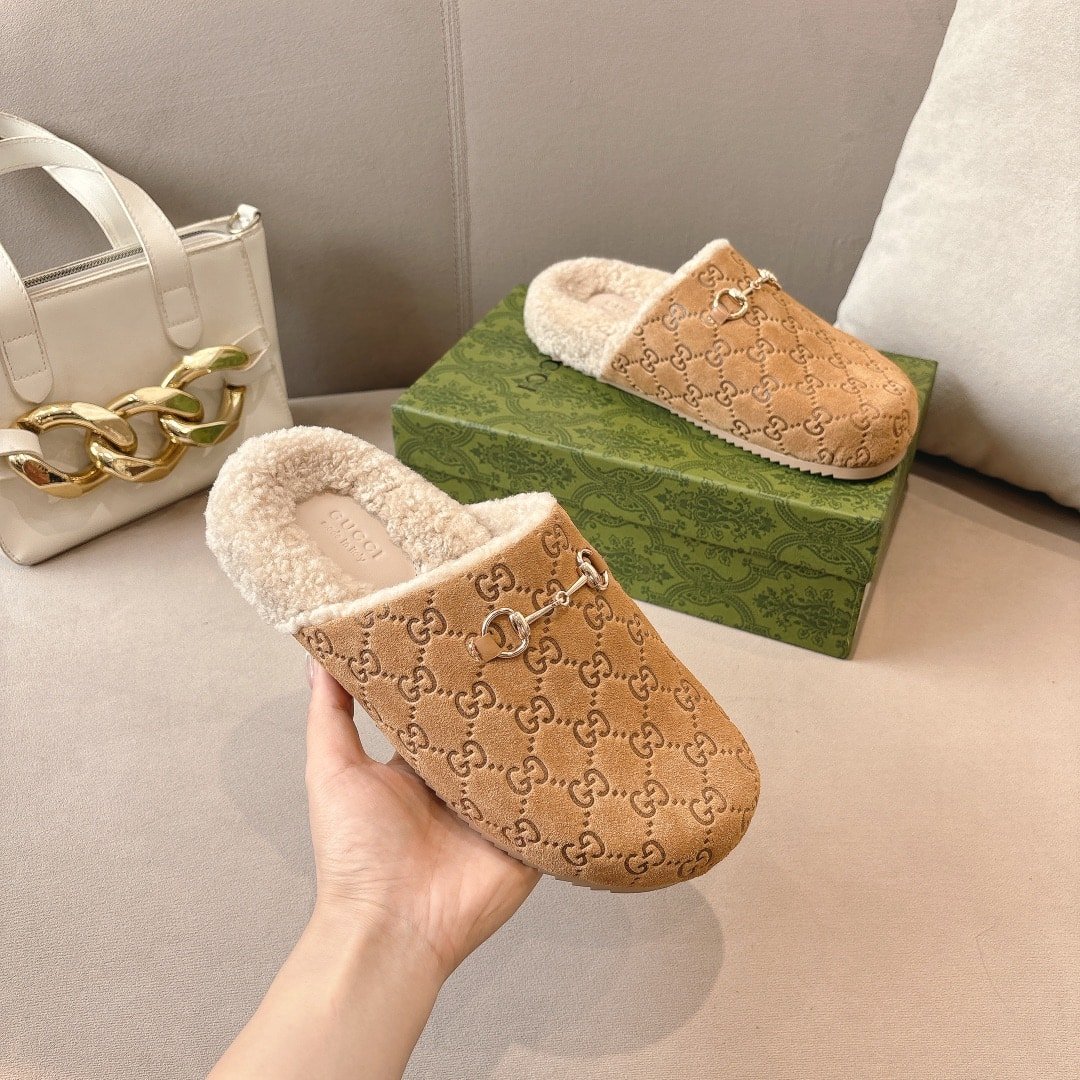 Gvc*1 Women Mule With Horsebit Gg Suede In Beige 798740 Aaduy 9556