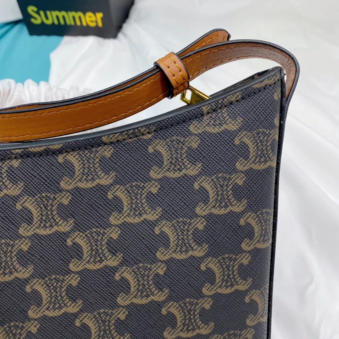Ce1i*e Croque Bag In Triomphe Canvas And Calfskin Tan 19Cm 112272Cuz 04Lu