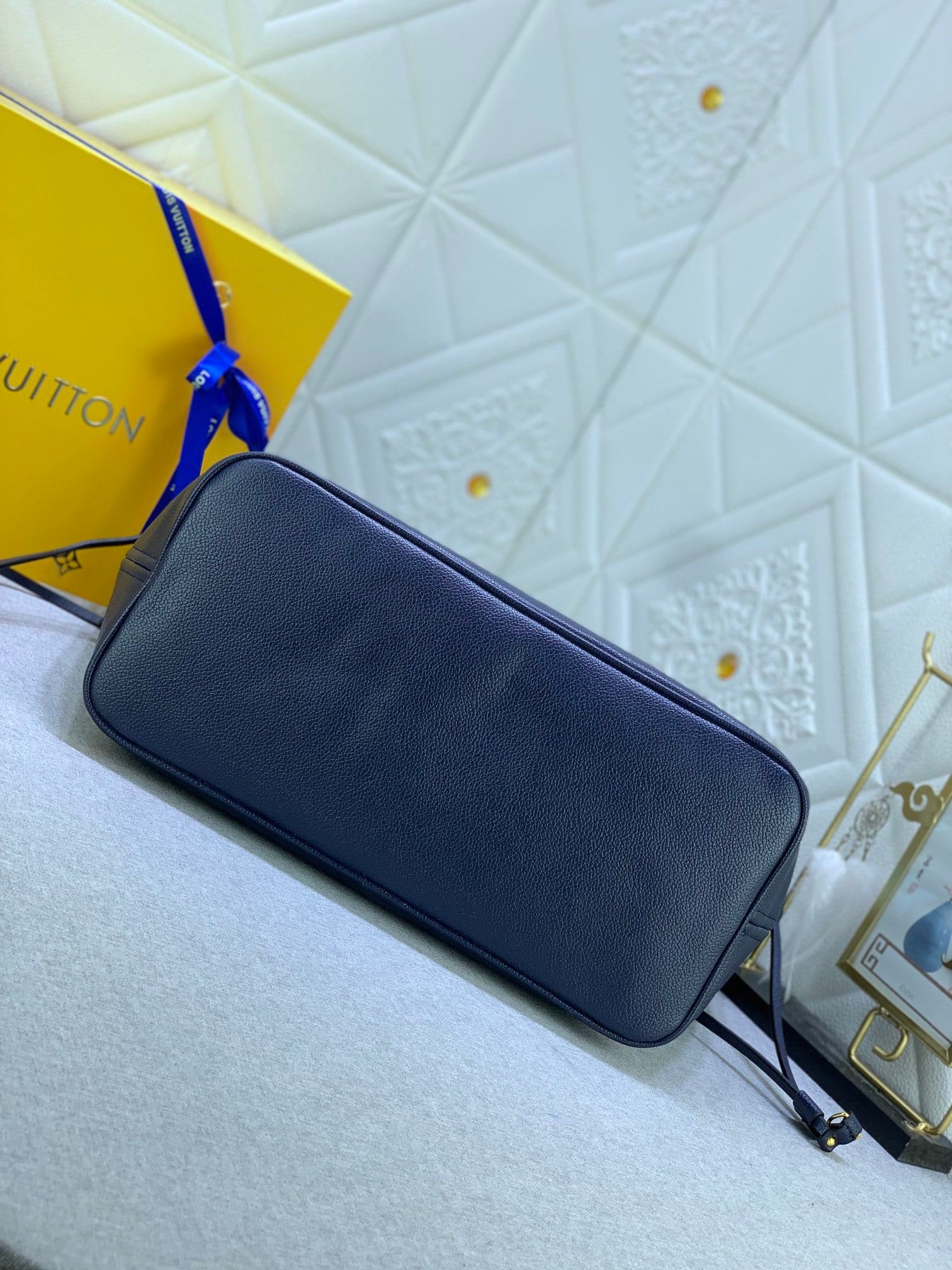 L0vis Vvtt0n Neverfull Mm Monogram Empreinte Blue 31Cm M46514