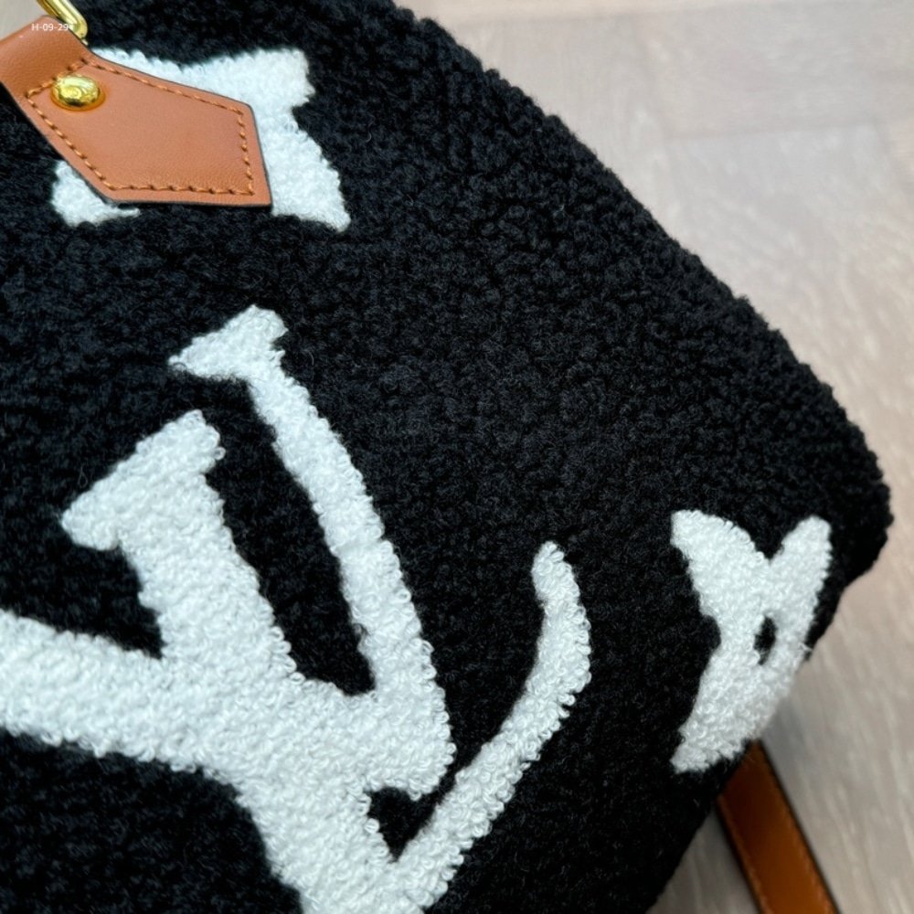 L0vis Vvtt0n Monogram Teddy Speedy Bandouliere Black White 25Cm