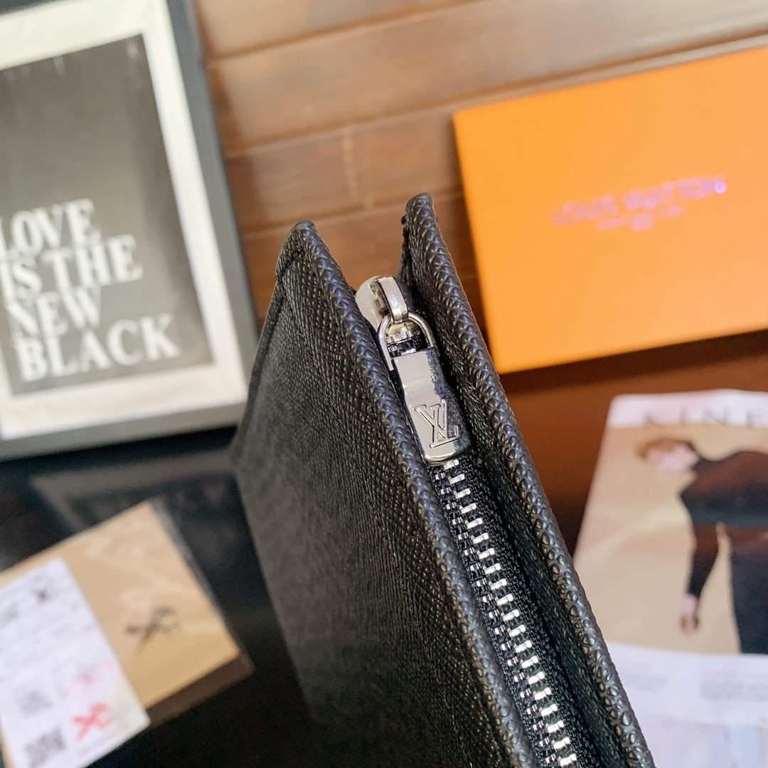 L0vis Vvtt0n Voyage Mm Pochette Black 26Cm M30450