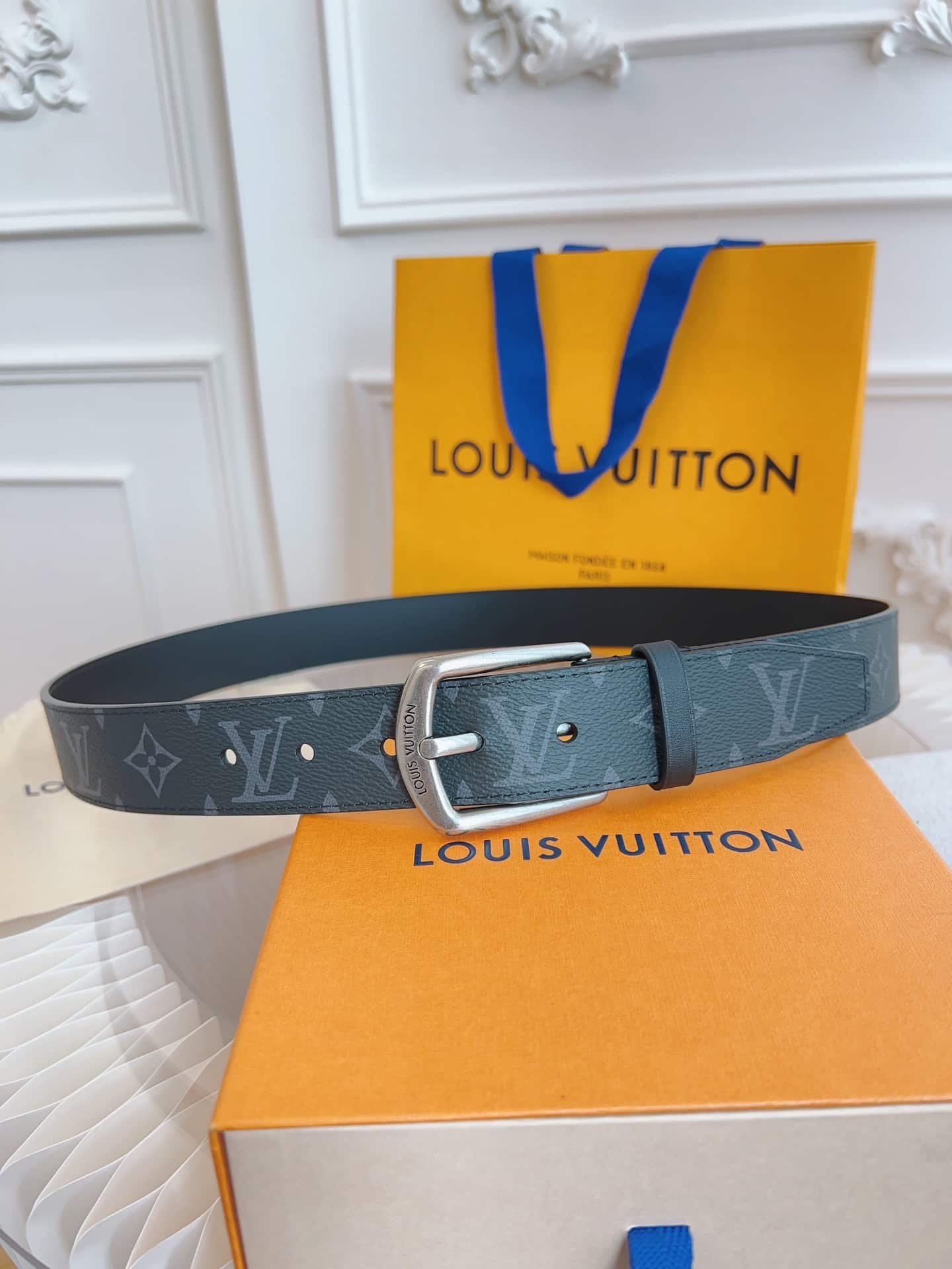 L0vis Vvtt0n Belt Monogram Leather Black Silver Hardware 35Mm
