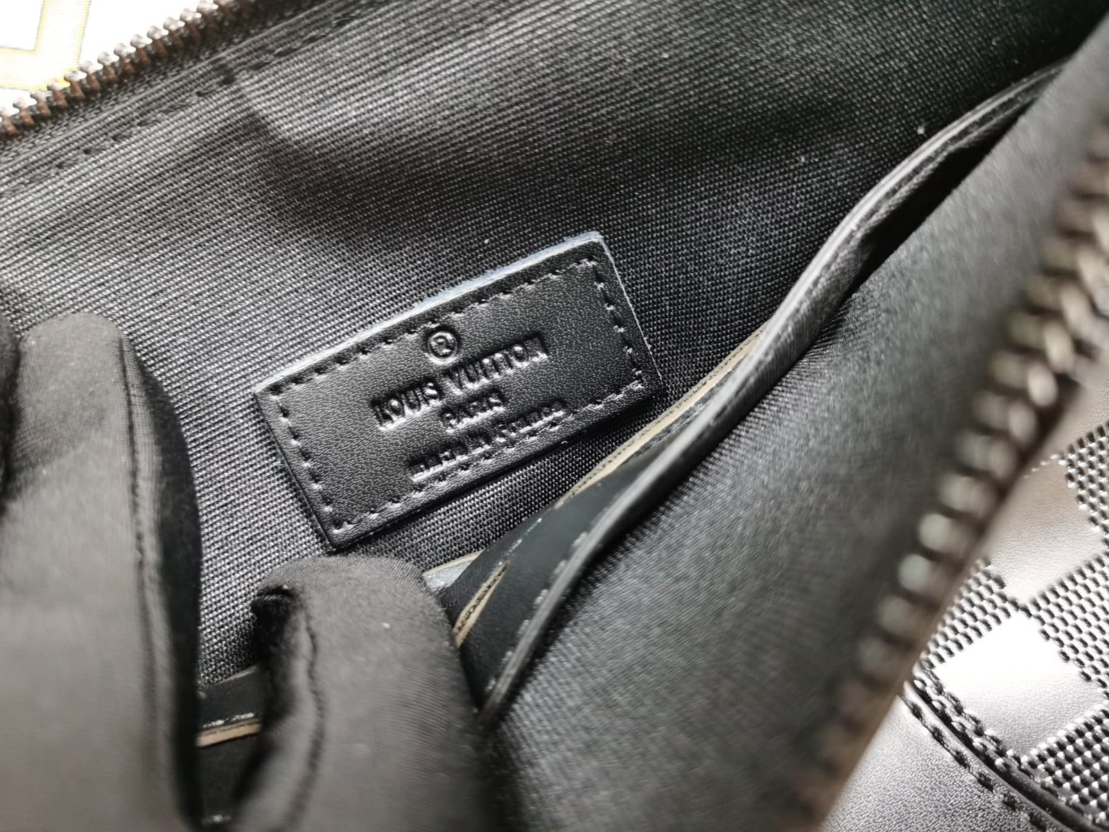 L0vis Vvtt0n Pochette Damier Canvas Black 27Cm