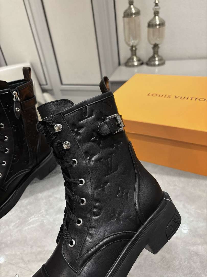 L0vis Vvtt0n Citizen Flat Ranger Boot Monogram Black 1Aday2