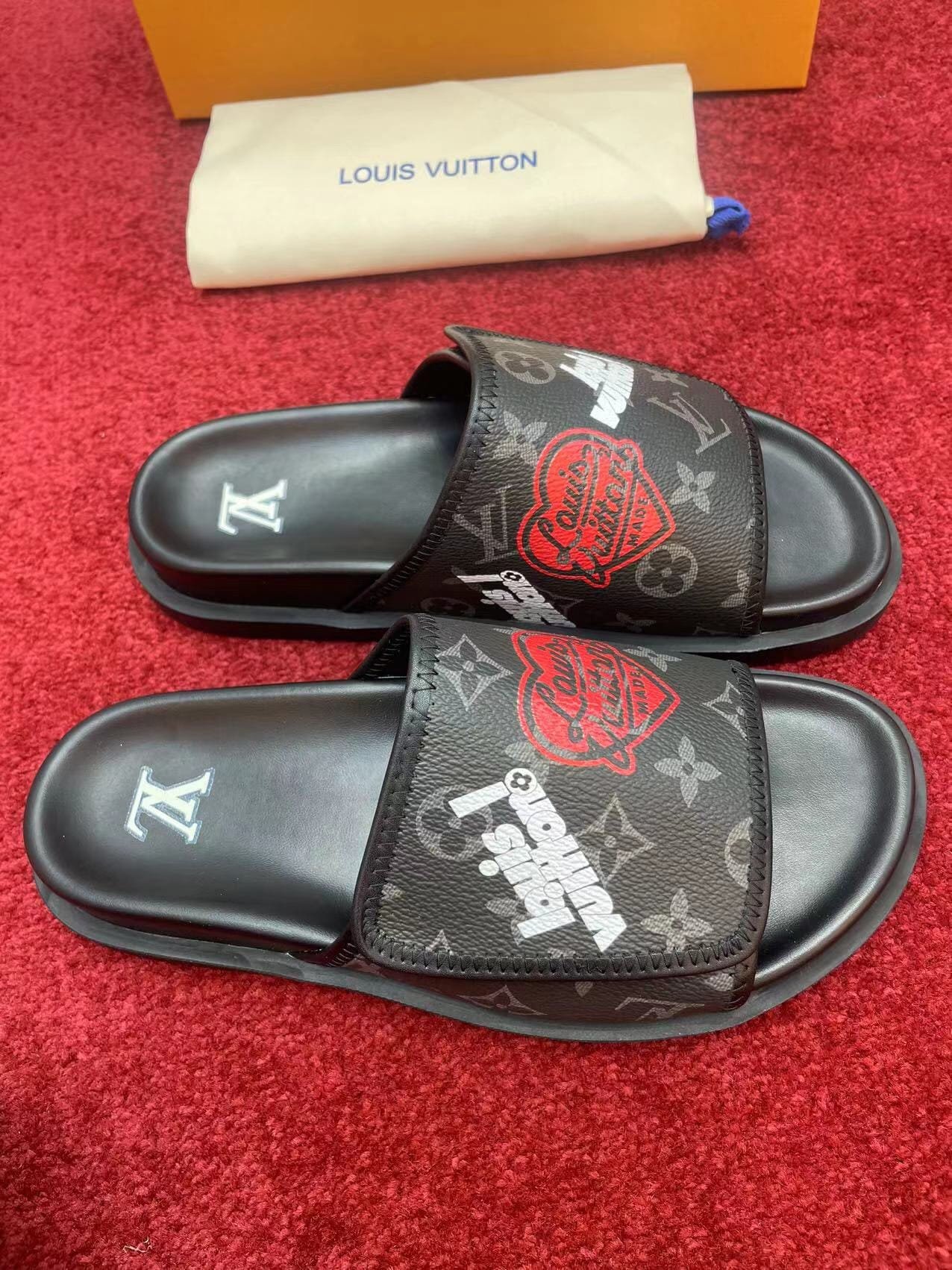 L0vis Vvtt0n Monogram Heart Flat Slides Black